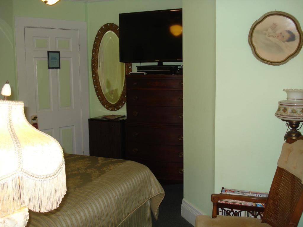 The Bradford Carver Guest House 프로빈스타운 객실 사진